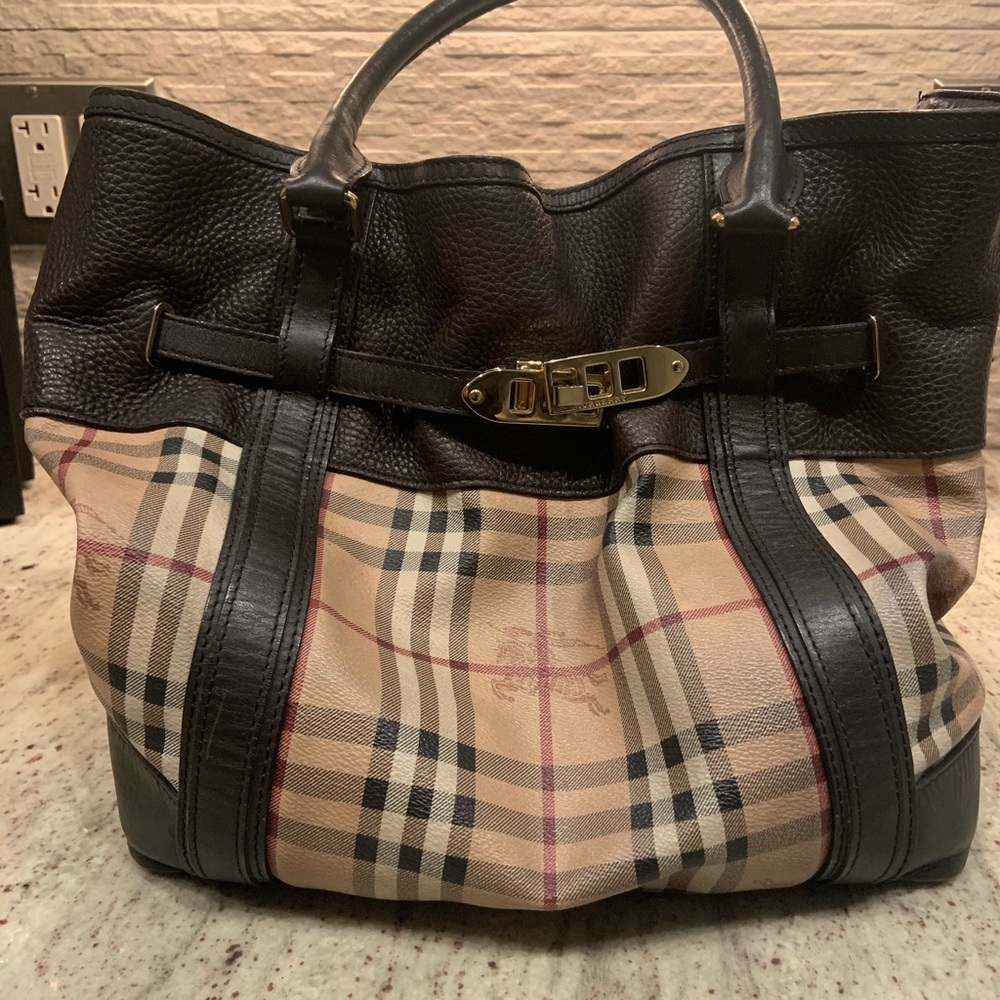 Burberry purse